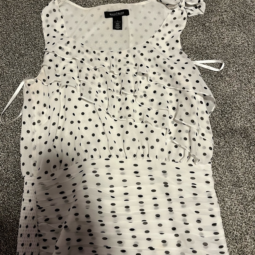 White House Black Market white and black sleeveless blouse size small